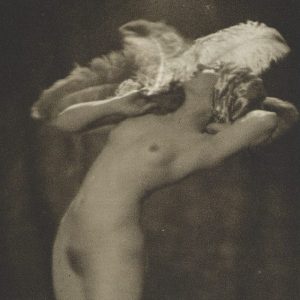 Oldal a [Második] II. nemzetközi művészi fényképkiállítás Budapesten a Műcsarnok termeiben: 1927. szeptember 14–október 2. című kiadványból, 1927.
