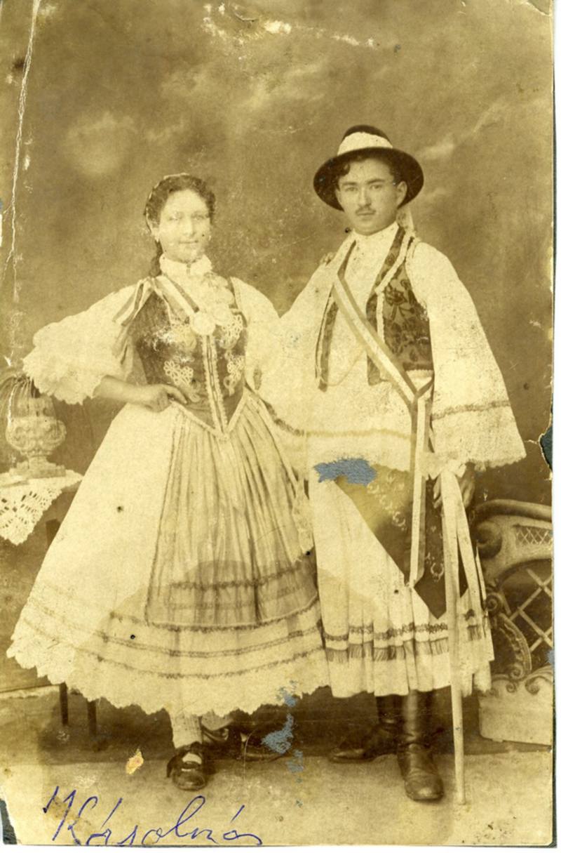 Balogh Verona és M. Sümegi János szüreti viseletben, 1920. Magántulajdon
