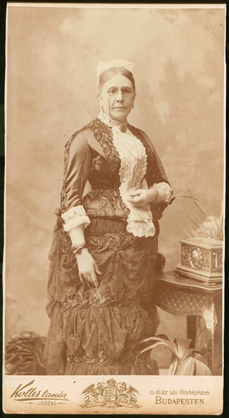 Pscherer Miklósné Rigler Josephine, Budapest, 1880 körül, albumin, papír, Koller Károly felvétele © Magyar Nemzeti Múzeum
