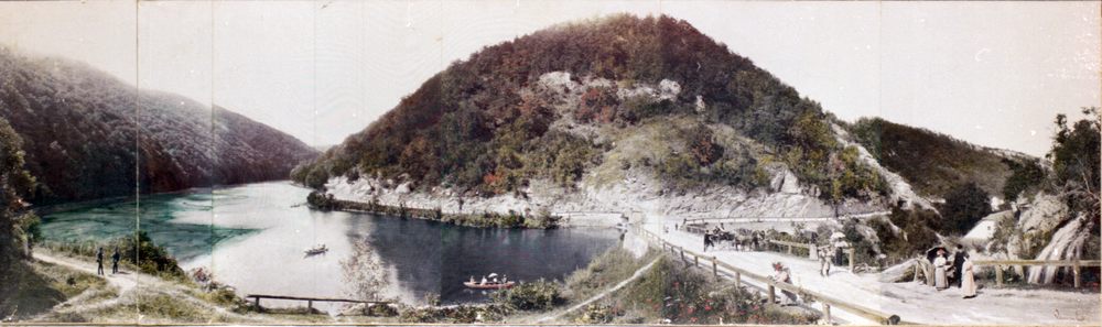 Panorámafelvétel a Hámori-tóról. Fotó: Váncza Emma, 1896. Ltsz. HOM FGY 53.2988.1. mérete: 120,5 cm × 40 cm, Herman Ottó Múzeum