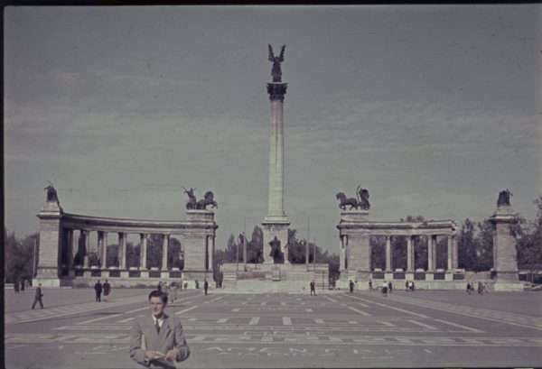 Hősök tere az 1940-es években és 1945-1947 között; Ismeretlen fényképész és Edward Czerniuk felvétele; Hadtörténeti Intézet és Múzeum tulajdona