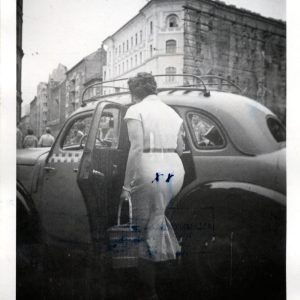 Taxiba szálló utas/Megfigyelt személy, Blaha Lujza tér, Budapest, 1957. július 15. Állambiztonsági Szolgálatok Történeti Levéltára